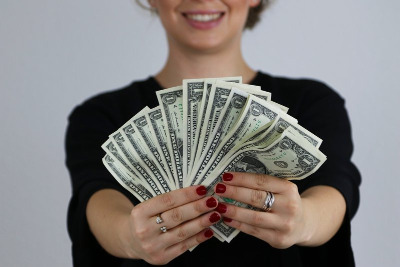 save money while running an air conditioner